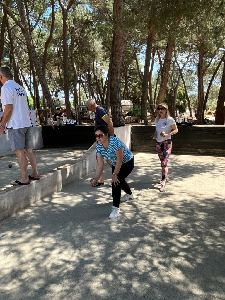 Valjaj dok ne gleda!